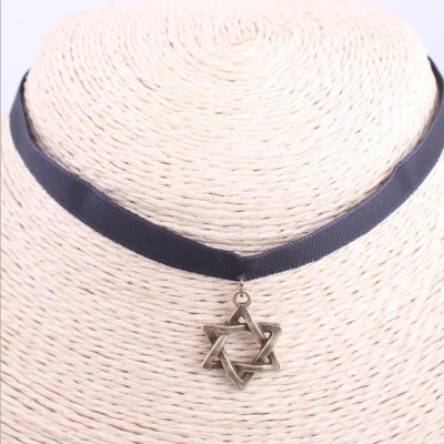 Vòng cổ choker V8 ngôi sao 6 cánh độc đáo