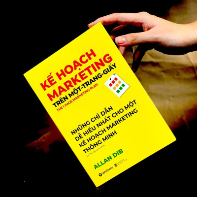 Sách Marketing - Bán Hàng:  Kế Hoạch Marketing Trên Một - Trang - Giấy (Những Chỉ Dẫn Dễ Hiểu Nhất Cho Một Kế Hoạch Marketing Thông Minh) - Tặng Kèm Bookmark Greenlife