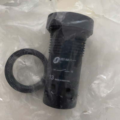 |Chính hãng | Nút nhấn nhả SCHNEIDER XB7NA81 D22 1NO (Vàng)