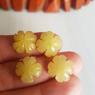 Trang sức phối vòng tay Bông Hoa Cỏ 4 Lá Đá cẩm thạch VÀNG NHẸ NHÀNG đẹp Size bông 14mmx6mm x lỗ đk 2mm Nữ mệnh Kim Thổ Thủy phối với Vòng đeo tay, làm mặt dây chuyền, mặt nhẫn đeo ạ