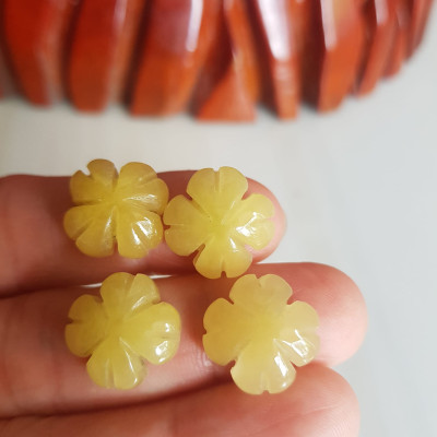 Trang sức phối vòng tay Bông Hoa Cỏ 4 Lá Đá cẩm thạch VÀNG NHẸ NHÀNG đẹp Size bông 14mmx6mm x lỗ đk 2mm Nữ mệnh Kim Thổ Thủy phối với Vòng đeo tay, làm mặt dây chuyền, mặt nhẫn đeo ạ