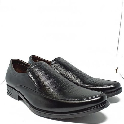 Giày nam Huy Hoàng da bò vân đà điểu màu đen HT7795