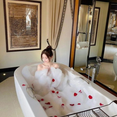 Sữa Tắm Trắng Sáng Da Từ Hạt Ý Dĩ Hatomugi (Chai 800 mL)