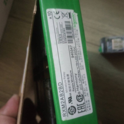 Rơ le trung gian RXM2AB2BD Schneider 8 chân, có led 24Vdc  | Hàng Chính hãng |