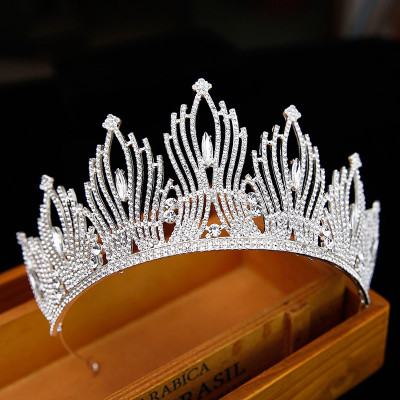 Vương miện cô dâu hoạ tiết mắt phượng độc đáo ấn tượng