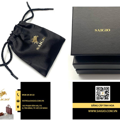 Bóp Nam Da Bò SMALL PEBBLE Mềm Mại - Bền Bỉ, Size Trung, Chống Xước - Chống Nhăn Tốt, Thiết Kế Cổ Điển, Dáng Ngang - Gập 2, Đựng Tiền và Thẻ ATM Tiện Dụng - Hàng Chính Hãng SAIGIO