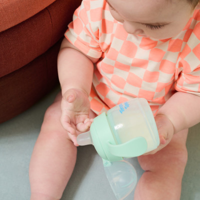 Bình tập uống nước có vòi mút chống tràn, chống sặc Tommee Tippee Soft Spout, 150ml, cho bé từ 4 tháng – Hồng