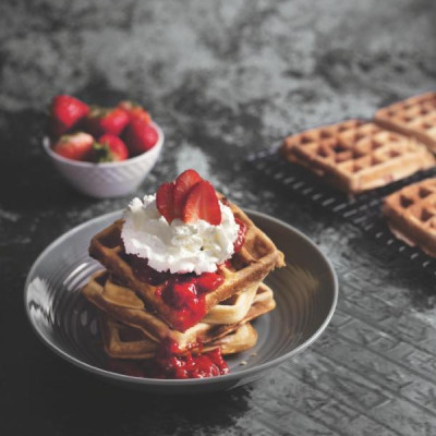 Supernatural: The Official Cookbook: Burgers, Pies And Other (Science Fiction Fantasy)