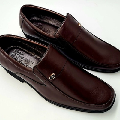  GIÀY TÂY NAM DA BÒ THẬT 100%  DONAVY MŨI VUÔNG ĐÍNH KHUY R CÁCH ĐIỆU THỜI TRANG DOGR