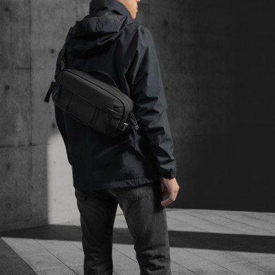 TÚI ĐEO CHÉO TOMTOC (USA) WANDER-T26 STEAM DECK – ROG ALLY DAILY SLING BLACK – T26S1D1 - Hàng Chính Hãng