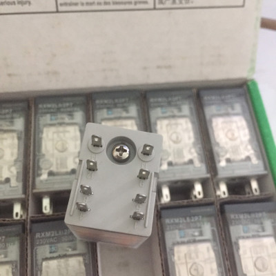 |Hàng Chính hãng| Rơ le trung gian RXM2LB2P7 Schneider 8 chân 220Vac