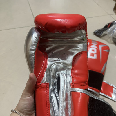 Găng tay đấm bốc -Boxing Conrie KB351, đệm lót mút xốp EVA loại đặc, tính thẩm mỹ và độ đàn hồi tốt,  khóa dính ở cổ tay chắc chắn thuận tiện cho người sử dụng