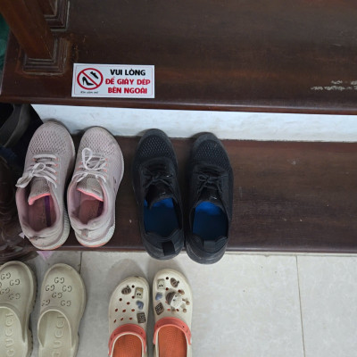 Tem Để Giầy Dép Bên Ngoài, Tem Decal Nhựa Dán Chú Ý, Nhắc Nhở Để Giầy Dép Bên Ngoài Phòng Để Giữ Vệ Sinh. Takyhome 5003