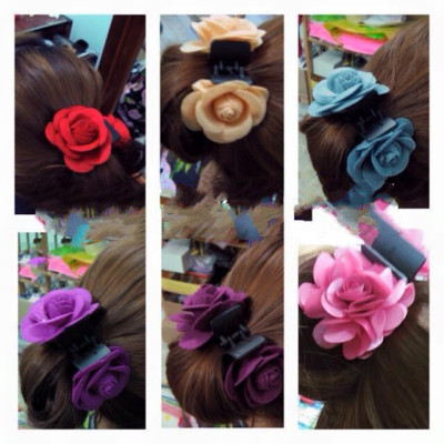 Kẹp tóc hoa hồng màu ngẫu nhiên 01