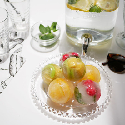 Combo khay làm đá Yukipon viên tròn + set 150 chiếc ống hút Flexible Straw φ5x180mm - nội địa Nhật Bản