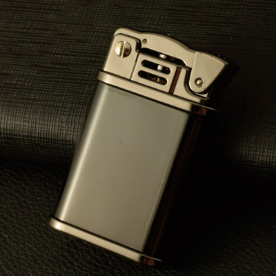 Vỏ Hột Quẹt Bật Lửa Xăng Chief CF211 Làm Bằng Đồng Nguyên Khối Nhiều Màu - Dùng Xăng Bấc Đá Cao Cấp