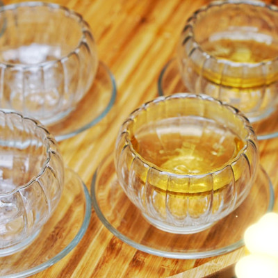 BỘ ẤM CHÉN PHA TRÀ THỦY TINH KÈM KHAY GỖ, 6 ĐĨA LÓT TÁCH - VD124