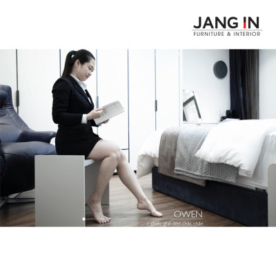 Bàn bên Owen Jang In 1402000001-03