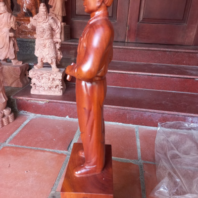 Tượng đại tướng võ nguyên giáp bằng gỗ hương đá kt 40×14×9cm