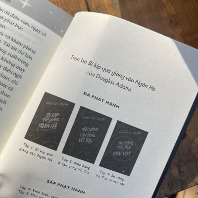 SỰ SỐNG, VŨ TRỤ VÀ VẠN VẬT - Douglas Adams – Nguyễn Thị Thu Yến dịch - Nhã Nam