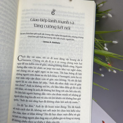 HIỆN DIỆN BÊN CON - Ý nghĩa tối hậu của việc làm cha mẹ - Susan Stiffelman - Thiện Tri Thức - NXB Dân Trí