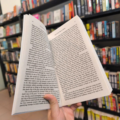 Sách - Love in the Time of Cholera by Gabriel García Márquez - Sách bìa mềm, Tiếng anh