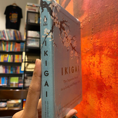 Sách - Ikigai: The Japanese Secret to a Long and Happy by Héctor García/Health, Fitness & Dieting