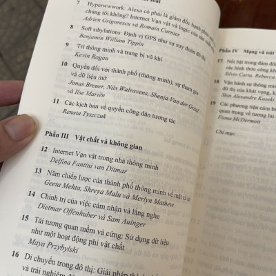 KIẾN TRÚC VÀ THÀNH PHỐ THÔNG MINH - Sergio M. Figueiredo, Sukanya Krishnamurthy & Torsten Schroeder –NXB Xây dựng