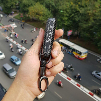 Ốp bọc chìa khóa xe Mazda 3 2020 chất liệu hợp kim vân Carbon kèm móc đeo INOX - tặng móc khóa thất lạc