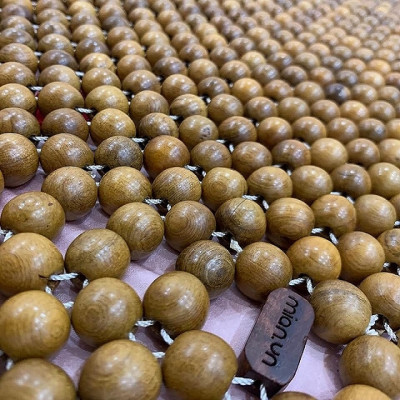 Đệm hạt gỗ tựa lưng massage ô tô gỗ Bách Xanh 100% tự nhiên, đan kết diềm mép cao cấp