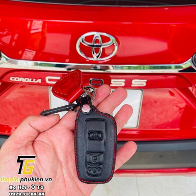 Bao da móc viền chỉ đỏ bảo vệ chìa khóa xe Toyota Corolla Cross 2020 kèm móc đeo Inox