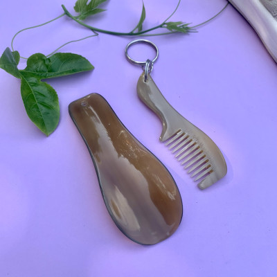 Combo móc treo chìa khoá đón gót giày và lược mini bằng sừng (OTH021) Treo túi xách/ chùm chìa khoá 