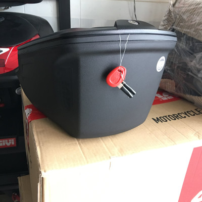 Thùng giữa Givi G10N kèm bát gắn cho xe Jupiter V, MX, Gravita