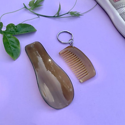 Combo móc treo chìa khoá đón gót giày và lược mini bằng sừng (OTH021) Treo túi xách/ chùm chìa khoá 