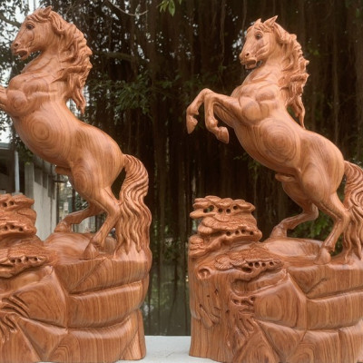 Tượng con ngựa nhất mã phi thiên bằng gỗ hương đá liền khối kt cao 40×22×7,5cm