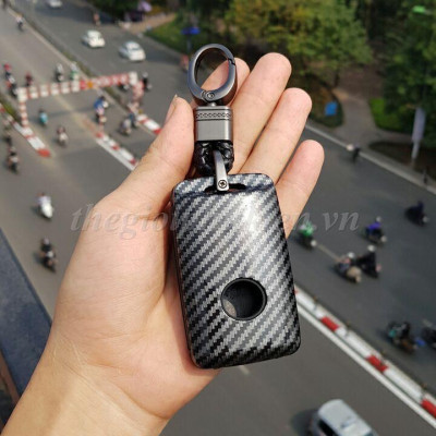 Ốp bọc chìa khóa xe Mazda 3 2020 chất liệu hợp kim vân Carbon kèm móc đeo INOX - tặng móc khóa thất lạc