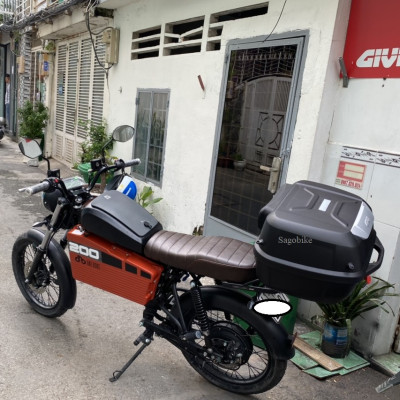 Thùng givi E43NTL_ADV gắn cho xe máy điện Datbike Weaver 200, bộ thùng đã bao gồm baga 
