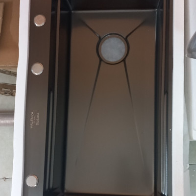 Chậu rửa bát 1 hố lớn inox 304 nano đen Valenza kháng khuẩn cao cấp kèm vòi rửa bát inox 304 nóng lạnh nano đen dáng Vuông, bộ xả to ngăn mùi, khay inox kín-TẶNG BÌNH ĐỰNG NƯỚC RỬA BÁT