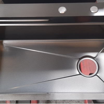 Chậu rửa bát 1 hố lớn inox 304 nano đen Valenza kháng khuẩn cao cấp kèm vòi rửa bát inox 304 nóng lạnh nano đen dáng Vuông, bộ xả to ngăn mùi, khay inox kín-TẶNG BÌNH ĐỰNG NƯỚC RỬA BÁT