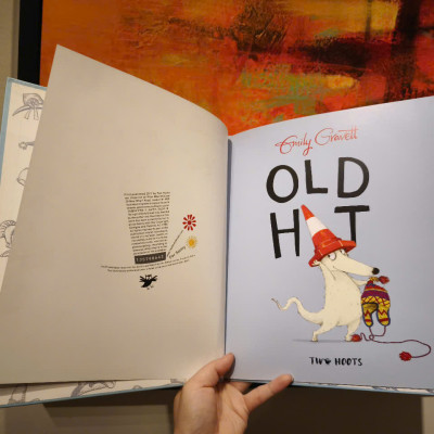 Sách - Old Hat by Emily Gravett - Picture Books / Childrens in English