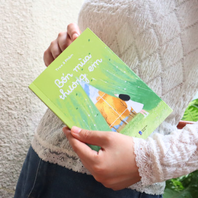 Sách - Bốn Mùa Thương Em