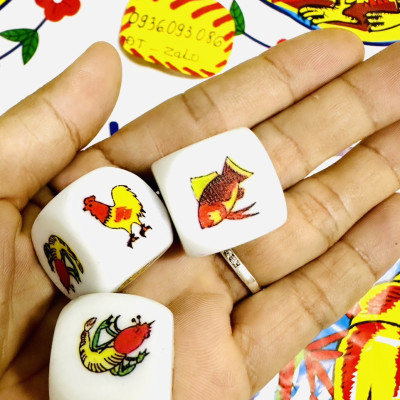 Bộ Đồ Chơi Giải Trí Lắc Bầu Cua Cá Cọp Bằng Giấy Hạt Xúc Xắc Bằng Nhựa 2cm