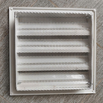 Cửa gió chớp nan Z 300x300mm kèm lưới chắn côn trùng lắp ngoài trời tránh hắt mưa