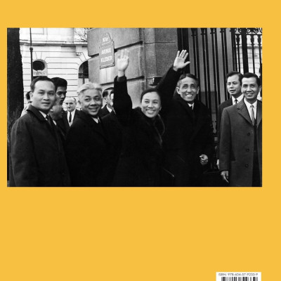 Gia đình, bạn bè và đất nước (bản in 2025) (bìa mềm)