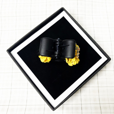 Kẹp tóc sau - Kẹp tóc hoa cúc vàng