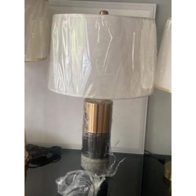 Đèn đặt bàn tô điểm phòng tiếp đón khách thân đá mầu đen chao trắng,decor nhà cửa,đặt tap phòng ngủ DT