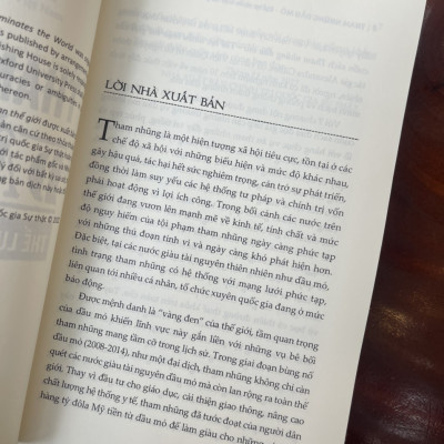 THAM NHŨNG DẦU MỎ THẾ LỰC NHIỄU LOẠN THẾ GIỚI - Alexandra Gillies - Nxb Chính trị Quốc gia Sự thật – bìa mềm