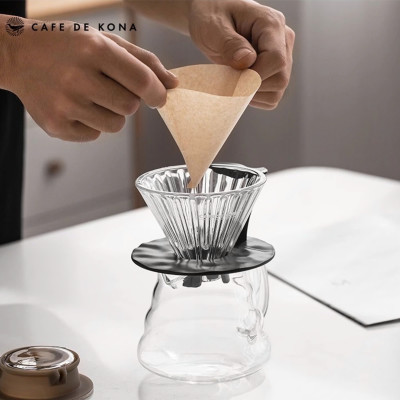 Phễu thuỷ tinh V60 rãnh thẵng đế nhựa đen CAFE DE KONA