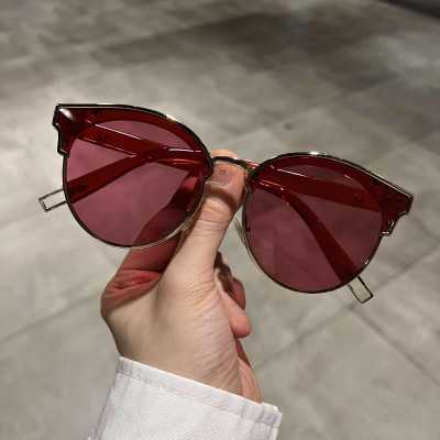 Kính râm Mắt mèo màu đỏ sành điệu cho nữ