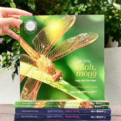 (Sách Song Ngữ) KHÁM PHÁ VIỆT NAM XANH: LINH HỒN CÁNH MỎNG – Chạm Vào Vẻ Đẹp Mong Manh Của Những Sinh Linh Nhỏ Bé - Phạm Thanh Kiều Trang - Alpha Books